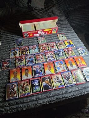 ​1990 Score Football Star & Rookie Bundle - Bo Jackson, Montana, Sanders